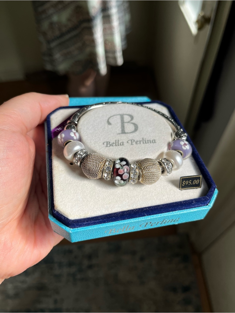Bella Perlina Silver-tone Floral Bead Bracelet in Lavender and White